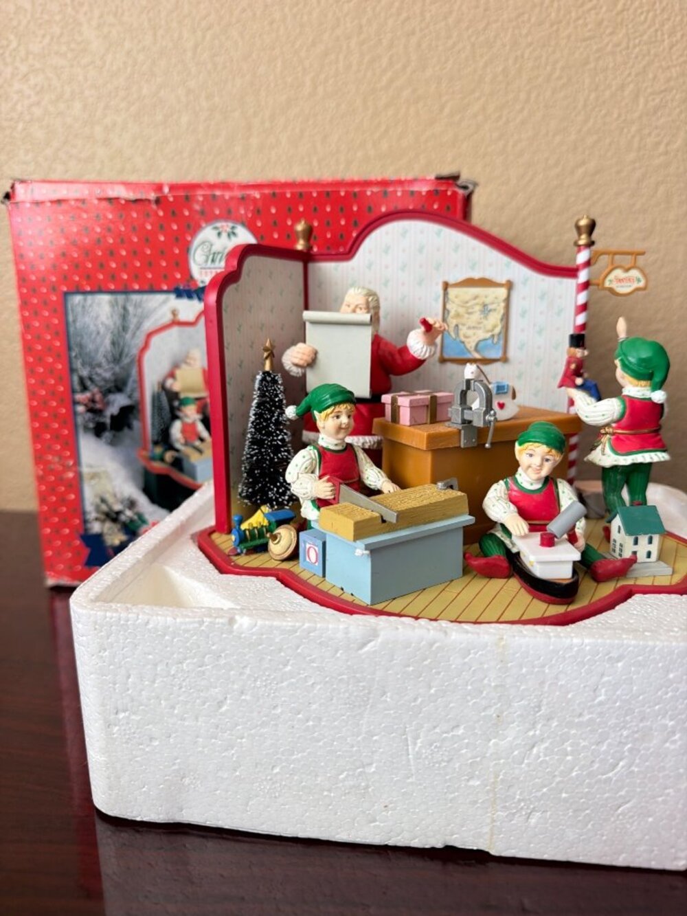 Christmas Expressions Santa’s Workshop Animated Wind Up Music Box w/Box